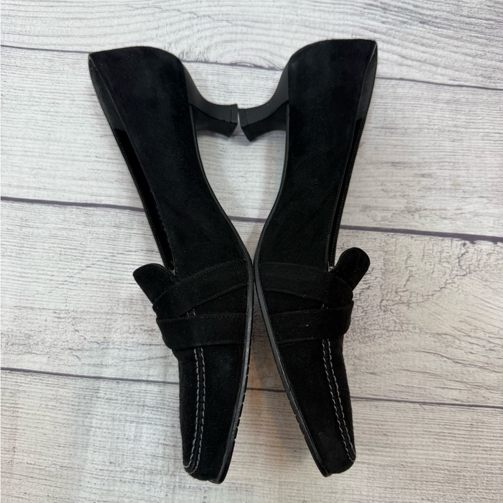 Stuart Weitzman Black Suede Kitten Heel Loafers Size 8 Classic Chic - Picture 10 of 16
